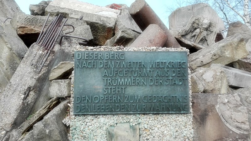 Birkenkopf Stuttgart: Top Aussicht am Monte Scherbelino 1 Gedenktafel am Monte Scherbelino Birkenkopf in Stuttgart