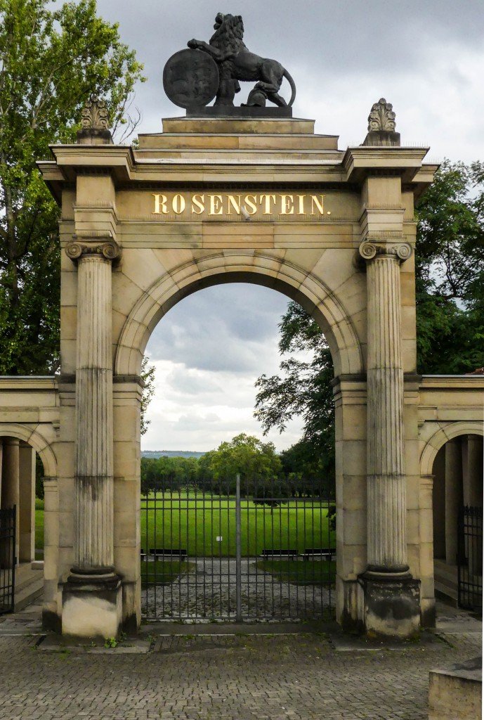 Rosensteinpark Stuttgart - Eingang an der Löwentorbrücke