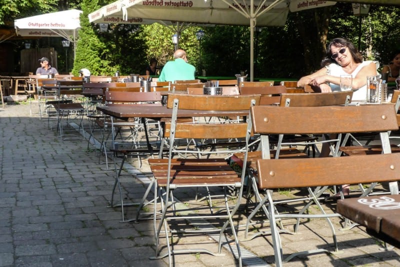 Das Waldgasthaus Krummbachtal mit Biergarten be Gerlingen 4 Waldgasthaus Krummbachtal - Sandy chillt im Biergarten