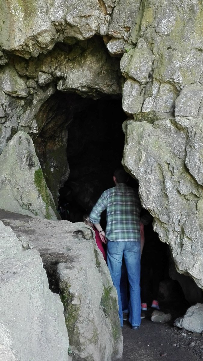 Blick in die Sibyllenhöhle unterhalb der Burg Teck