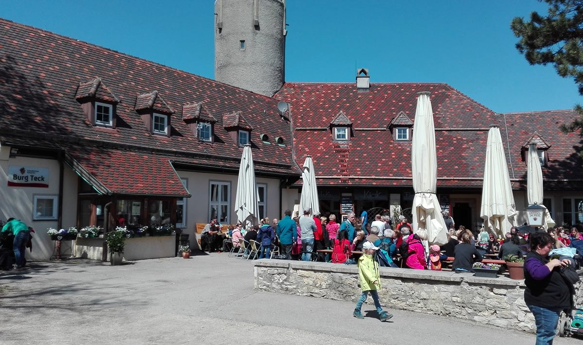 Die Burg Teck bei Owen: Ein Festival der Fernsichten 5 Burg Teck - Wanderheim mit Biergarten