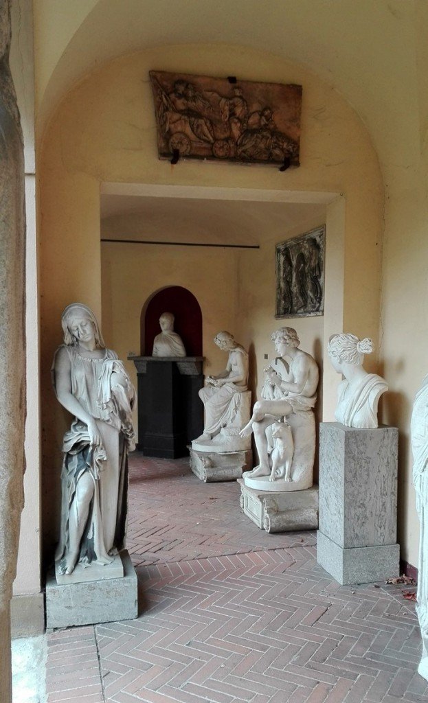 Das städtische Lapidarium Stuttgart: Durch die Geschichte wandeln 4 Das Lapidarium in Stuttgart - Wandelgang mit Skulpturen aus der römischen Antike