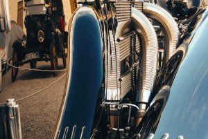 Retro Classics meets Barock - Oldtimer speigelt sich im Oldtimer