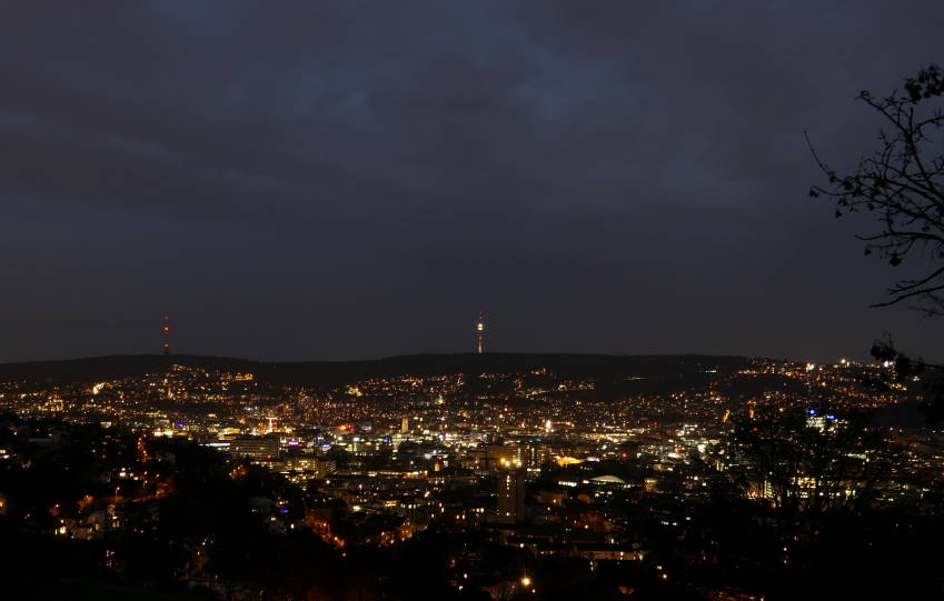 Der Bismarckturm Stuttgart: 92 Stufen, bis du ganz oben bist 1 Bismarckturm Stuttgart - Lichtermeer im Kessel