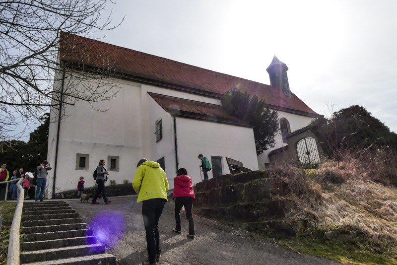 Die-Wurmlinger-Kapelle-auf-dem-Kapellenberg-gut-besucht
