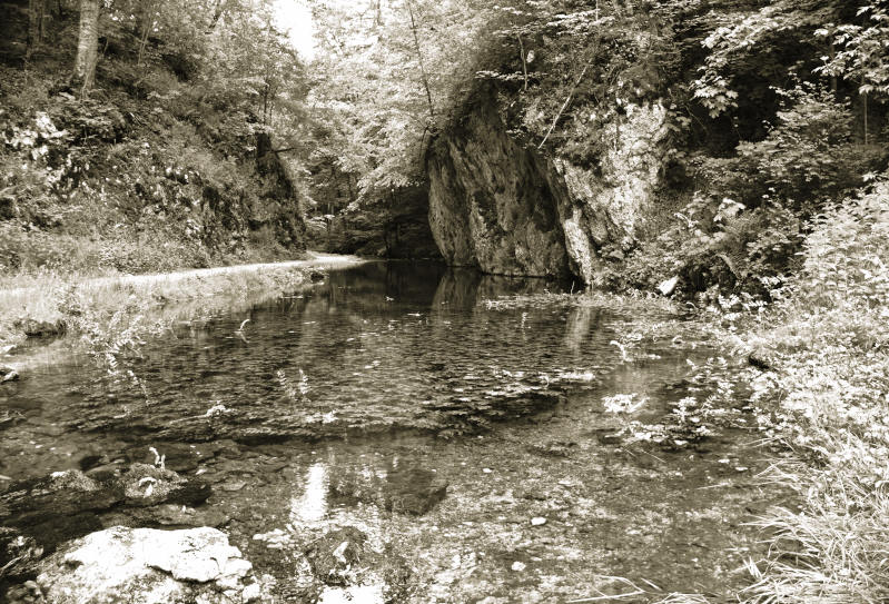3 Tipps für deine Wanderung rund um die Wimsener Höhle 5 Wanderung rund um die Wimsener Höhle - das Glastal - immer entlang der Zwiefalter Ach