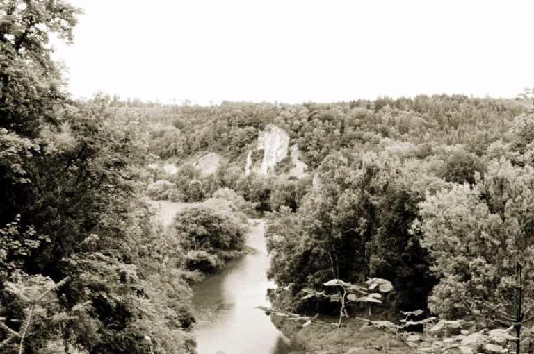 Teufelsbrücke Inzigkofen - Blick in das Donautal Teufelsbrücke Inzigkofen - Blick in das Donautal