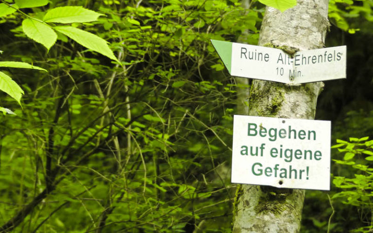 Burgruine Alt-Ehrenfels im Glastal - Begehen auf eigene Gefahr