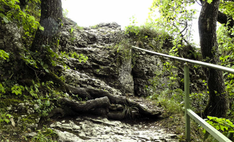 Ruine Reußenstein auf der schwäbischen Alb - gutes Schuhwerk ist gefragt