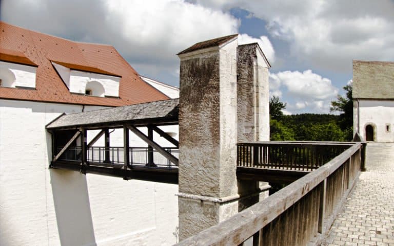 Burg Wildenstein bei Leibertingen mit Jugendherberge - Zwischengang zum Innenhof Burg Wildenstein bei Leibertingen mit Jugendherberge - Zwischengang zum Innenhof