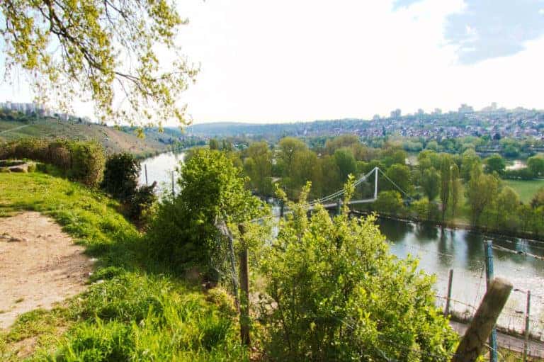 Der Freienstein in Stuttgart -Eulenbühl - Blick über den Neckar Richtung Nordosten Der Freienstein in Stuttgart -Eulenbühl - Blick über den Neckar Richtung Nordosten