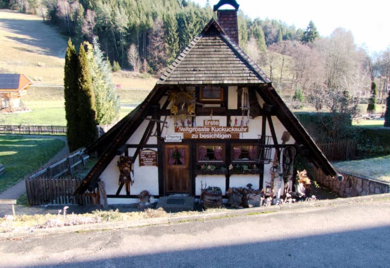 weltgrößte Kuckucksuhr in Triberg - Schwarzwald - Vorderansischt