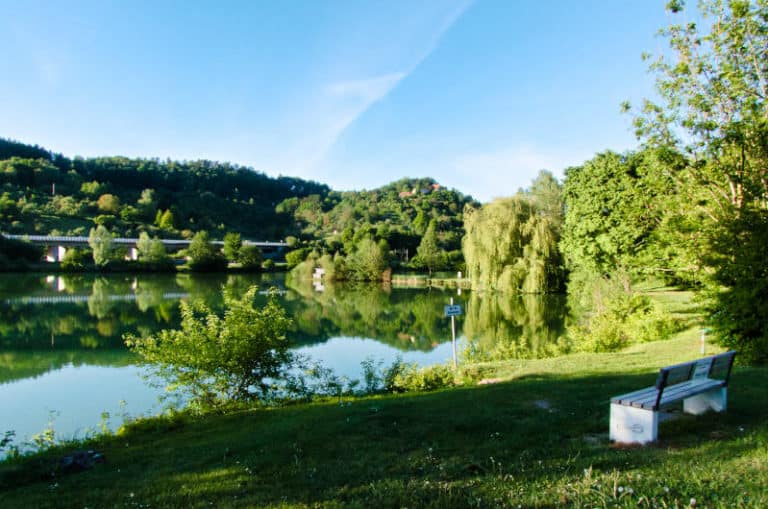 Badesee Waldhausen Lorch - die Brücke der B29 im Hintergrund Badesee Waldhausen Lorch - die Brücke der B29 im Hintergrund