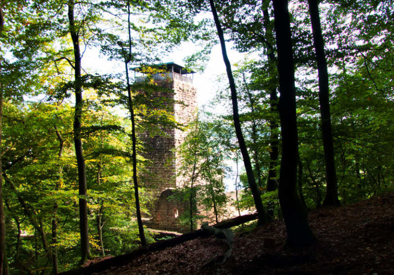 Burg Schadeck - Schwalbennest - Abstand halten zum Fotografieren Burg Schadeck - Schwalbennest - Abstand halten zum Fotografieren