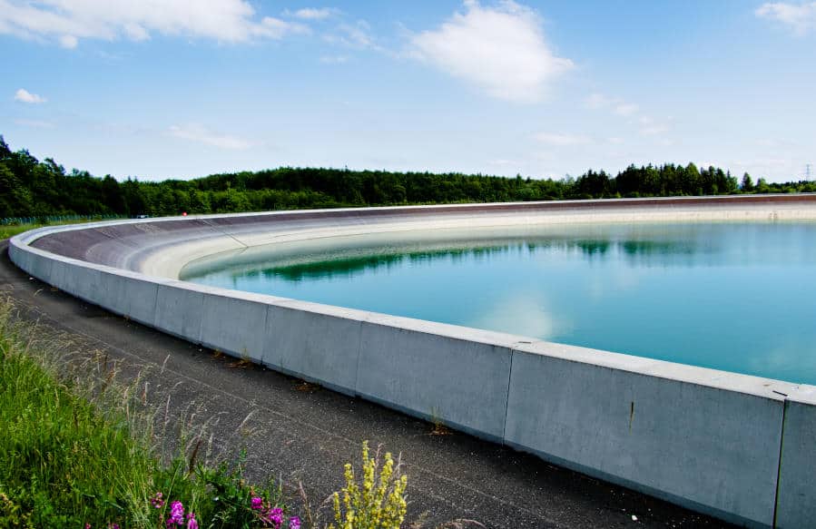 Der Glems Stausee: erwarte 3 Mal das Unerwartete 6 Glems Stausee - das Oberbecken in Form eines überdimensionalen Swimming-Pools