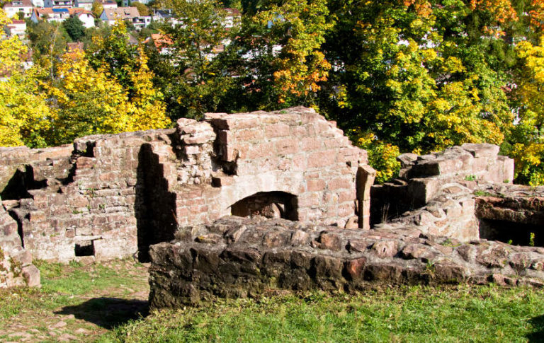 Hinterburg Neckarsteinach - Blick auf Teile des Innenhofes Hinterburg Neckarsteinach - Blick auf Teile des Innenhofes
