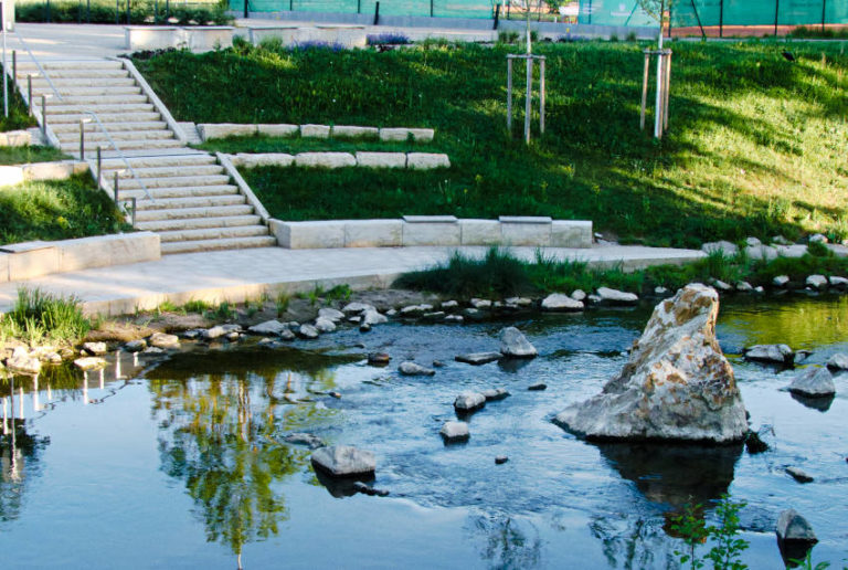 Remsmittelpunkt Waldhausen Lorch - die im Stil eines Amphitheaters angelegte Terrasse