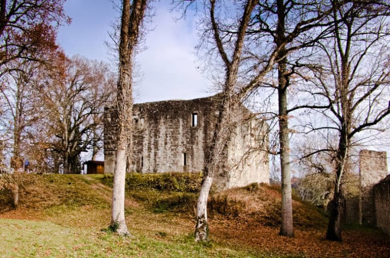 Die Ruine Albeck - recht klein und doch größer als du denkst Die Ruine Albeck - recht klein und doch größer als du denkst
