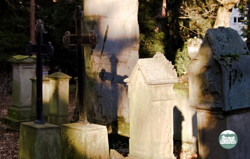 Alter Friedhof Ludwigsburg mit historischen Grabanlagen 1 Alter Friedhof Ludwigsburg - letzte Sonnenstrahlen huschen über die Grabsteine