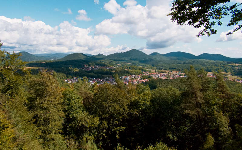 Rötzenfels in der Pfalz: Echtes Ausflugshighlight 3 Der 4 Burgenblick beim Rötzenfels