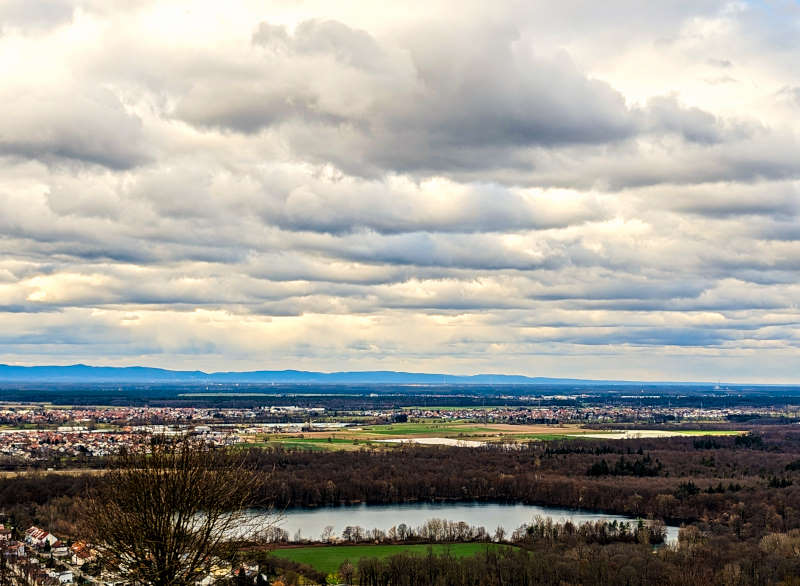 Der Michaelsberg Untergrombach: perfektes Aussichtsglück 1 Michaelsberg Untergrombach - Blick Richtung Pfälzer Wald